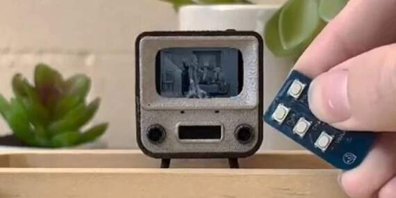 Sadece madeni para kadar yer kaplıyor: Dünyanın en küçük TV’si 59 dolar