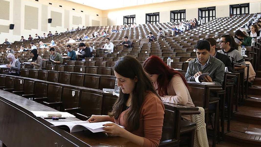 Üniversiteler 3 yıla düşecek mi? YÖK’ten eğitim süresi açıklaması