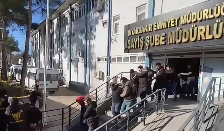 TÜVTÜRK dolandırıcılarına 14 ilde şafak operasyonu: 25 tutuklama