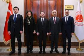 Bakan Gürlek, DEM Partili Pervin Buldan ve Mithat Sancar ile görüştü