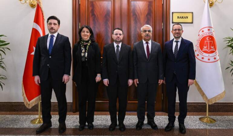 Bakan Gürlek, DEM Partili Pervin Buldan ve Mithat Sancar ile görüştü