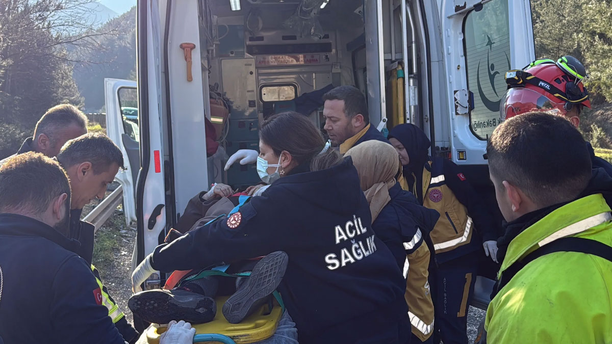 Karabük’te korkutan kaza: Otomobil- kamyon çarpışmasında 1 ölü 5 yaralı