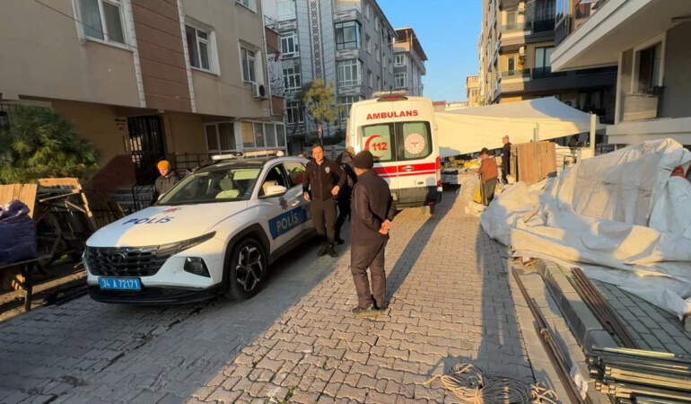 Avcılar’da pazarcılar arasında kavga! 2 kişi bıçaklanarak yaralandı