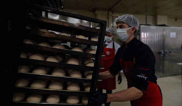 Günde 6.000 adet üretiliyor: Hepsi öğrencilerin hünerli ellerinden çıkıyor