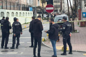 İstanbul’da sokak ortasında kadın cinayeti! Kızını almaya geldiği okulun önünde katledildi