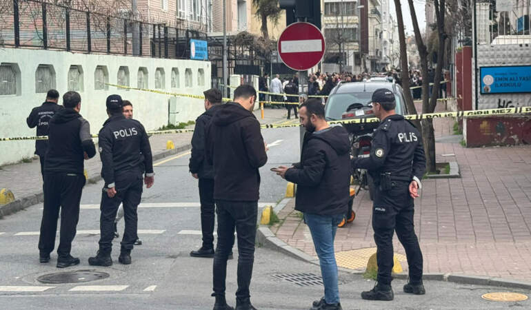 İstanbul’da sokak ortasında kadın cinayeti! Kızını almaya geldiği okulun önünde katledildi