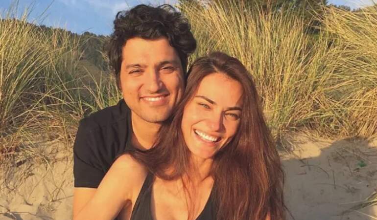 Ayrılık iddialarıyla gündeme gelmişti…  12 yıllık evlilik tek celsede son buldu!