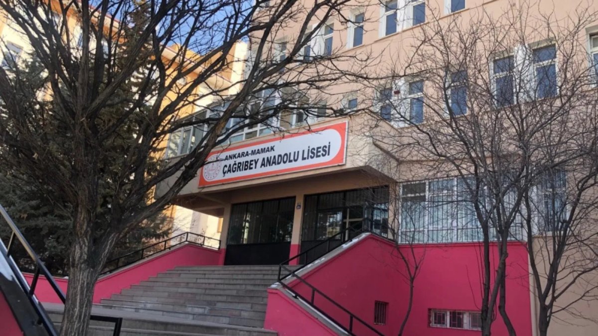 Eski öğretmenden okulda şiddet: Müdür, kendisini sınıfa kilitleyerek kurtuldu