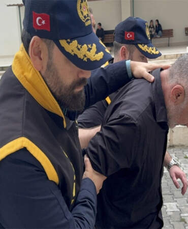 Eşini sokak ortasında katleden zanlı kendini savundu: Silah kullanmasını bilmeyen biriyim