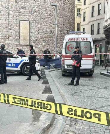 Galata Kulesi’nden atlayan kadın hayatını kaybetti