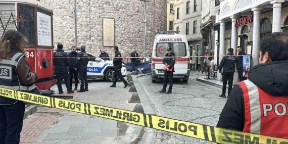 Galata Kulesi’nden atlayan kadın hayatını kaybetti