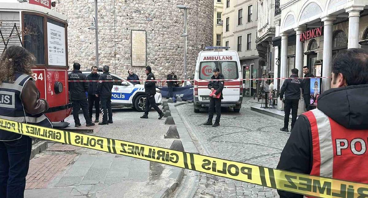 Galata Kulesi’nden atlayan kadın hayatını kaybetti