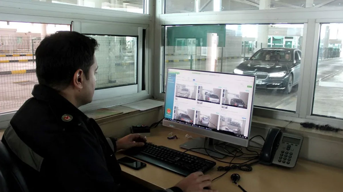 Çeşme Limanı’nda operasyon: X-ray taramasında tarih çıktı