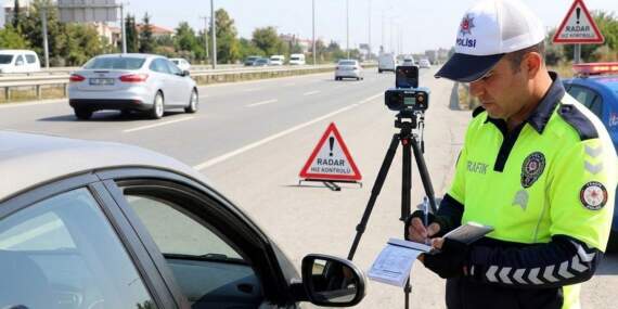 Hız cezalarında yüzdelik sistem bitti, kilometre bazlı ceza dönemi başladı! Milyonlarca sürücüyü ilgilendiriyor