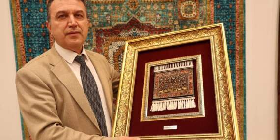 Dünyada ondan küçüğü yok! Değerine paha biçilemiyor, santimetresinde 2bin 500 ilmek bulunuyor