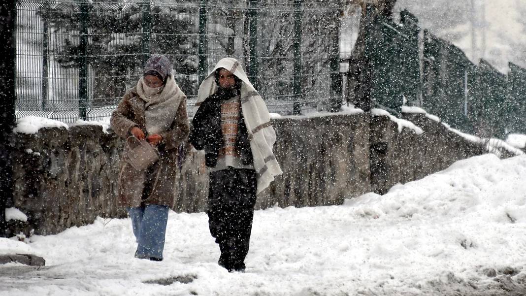 Bahar kapıda ama kar henüz gitmedi: Meteoroloji’den kar, sağanak ve fırtına uyarısı