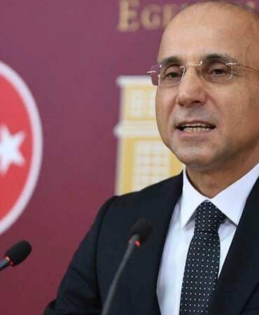 CHP’li Milletvekili Genç’ten ikramiye tepkisi: ‘4 bin liralık ikramiye; 1,5 kilo et, 1 marul, 250 gram biberle eriyor’