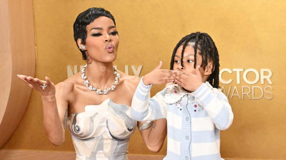 Annesinin ışıltısını artırdı, en büyük ilgiyi o gördü! Anne kız dayanışması herkesi duygulandırdı