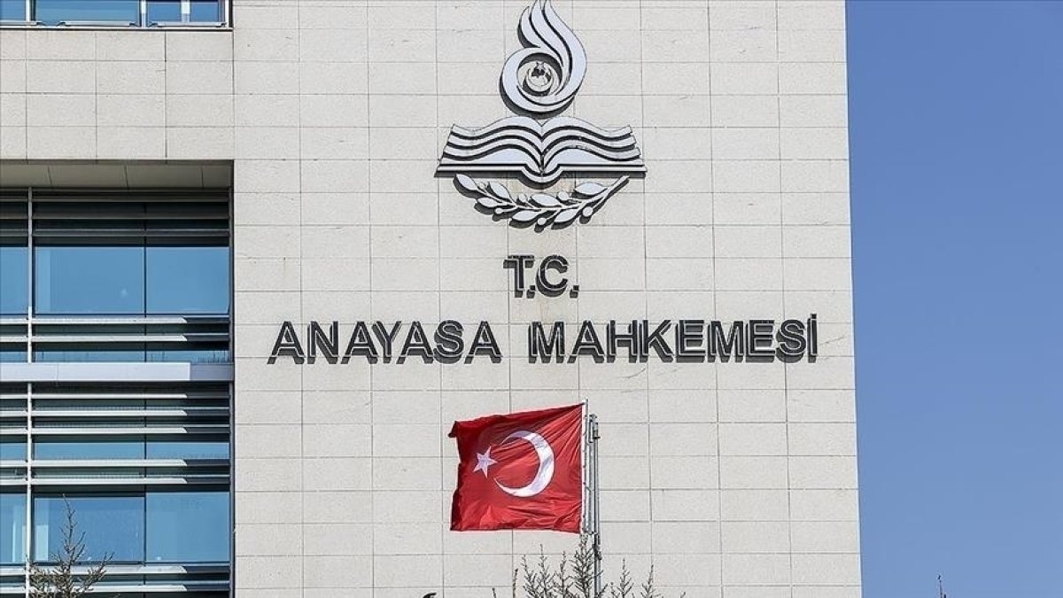 AYM’den sağlık çalışanlarının nöbet ücretine sınırlama getiren düzenlemeye iptal