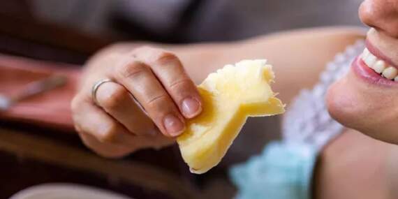 Ananas hakkındaki gerçeği biliyor musunuz? Siz ananas yediğinizi zannederken o da sizi yiyor