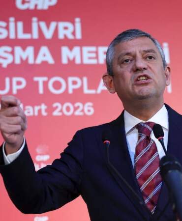 CHP tarihinde bir ilk: Özel’den Silivri Cezaevi önünde grup toplantısı