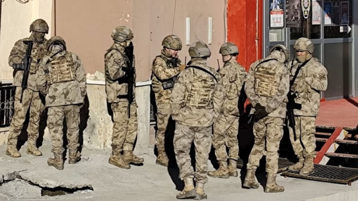 Hakkari’de uyuşturucu operasyonu: Başkomiser zehir taciri çıktı!