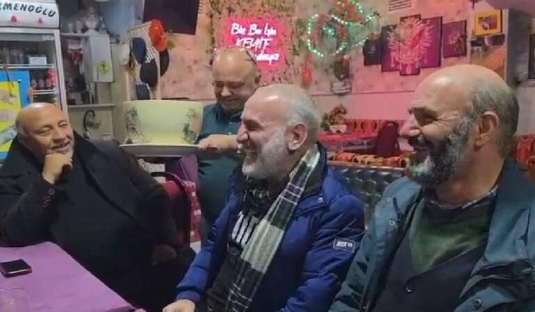 Böyle gelenek görülmedi! 50 yıldır önce korkutuyor sonra kahkahalara boğuyor