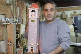 İç savaştan kaçtı Türkiye’ye yerleşti! Ahşaplar onun elinde hayat buluyor, sanatını konuşturuyor