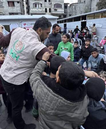 İHH her gün 165 bin Gazzeliye iftar yemeği dağıtıyor