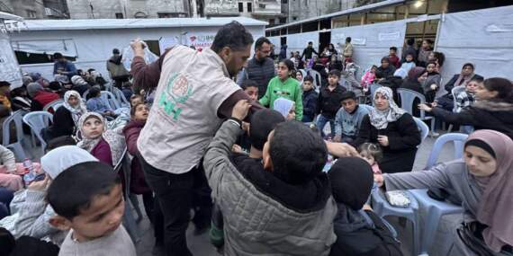 İHH her gün 165 bin Gazzeliye iftar yemeği dağıtıyor