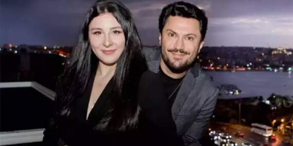 Evlilik yıldönümlerini tribünde kutladılar! Yasemin Sakallıoğlu ve Burak Yırtar 5. yılını kutladı
