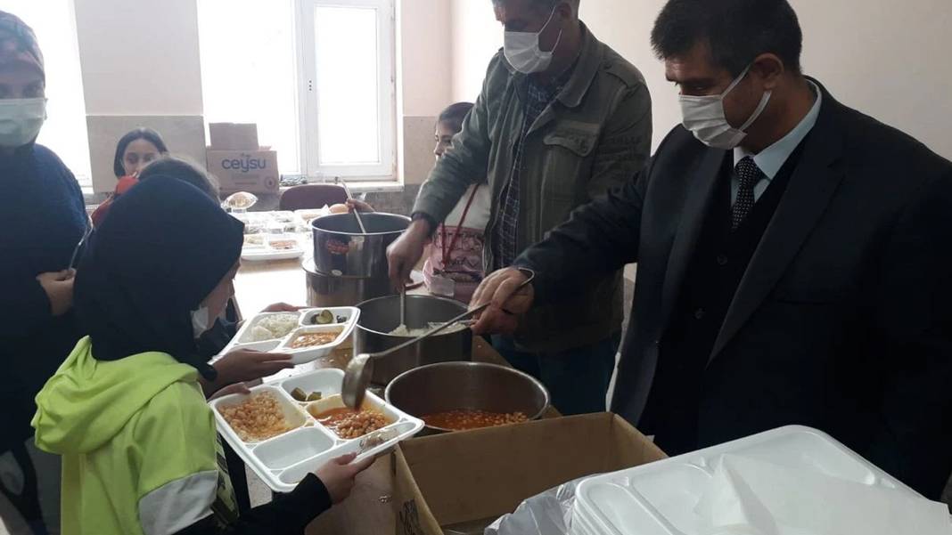 12 Mart Dünya Okul Yemekleri Günü’nde acı tablo: Türkiye’de milyonlarca öğrenci derslere aç ve susuz giriyor