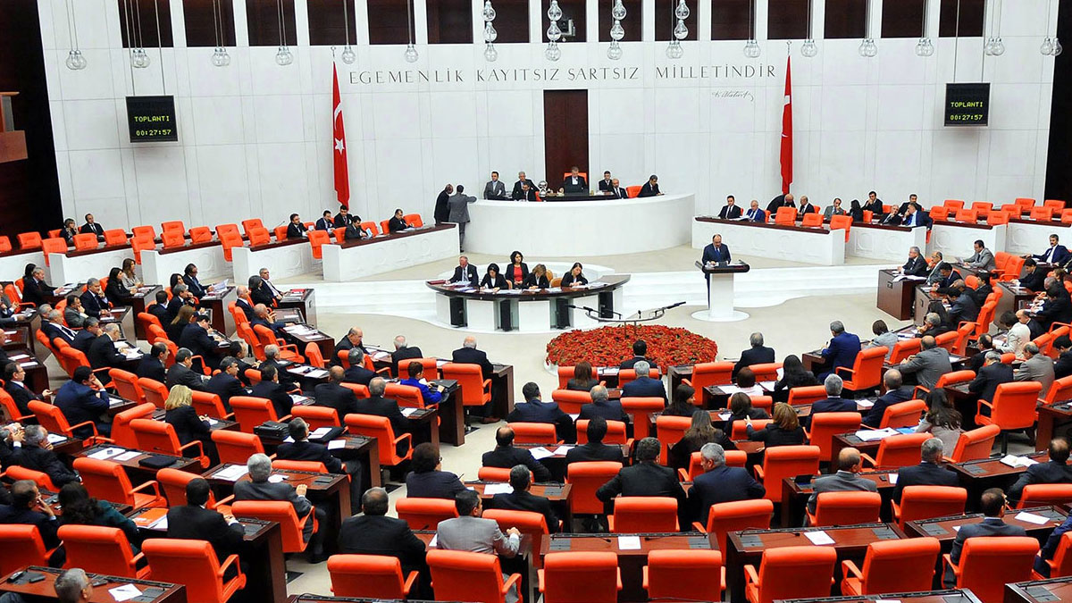 İmamoğlu davasının TRT’de canlı yayınlanması talebi AK Parti ve MHP oylarıyla reddedildi