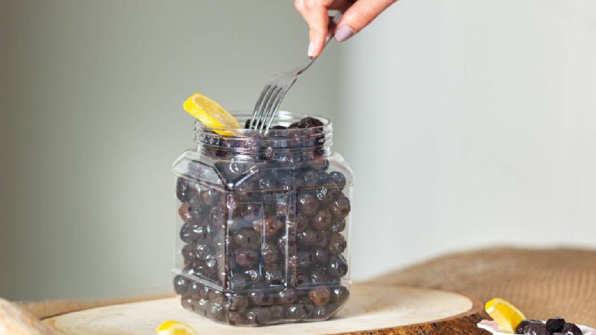 Çöpe atmayın tezgaha koşun: Zeytinin acısını almak çok basitmiş!