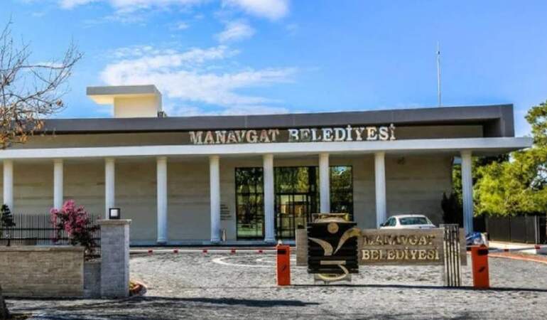 Manavgat Belediyesi’ne yönelik soruşturma sürüyor : Gözaltı sayısı 40’a yükseldi, 12 kişi tutuklandı