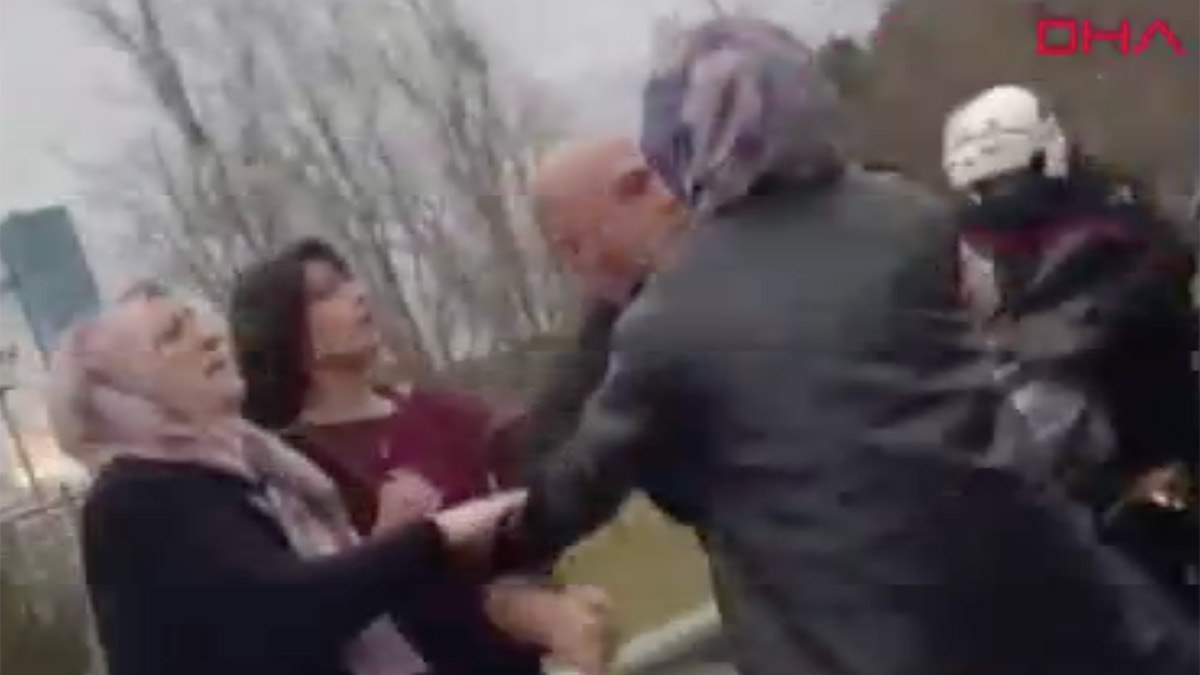 Ümraniye’de tekmeli yumruklu yol verme kavgası: O anlar kamerada