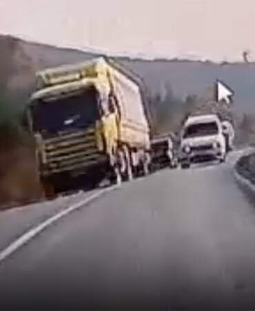 Faciadan dönüldü: Bursa’da tehlikeli sollama anı kamerada