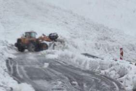 Şırnak–Hakkari yolunda çığ: 40 yolcu mahsur kaldı
