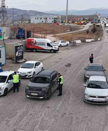 Ara tatil ve bayram birleşti: 43 ilin geçiş noktasında trafik denetimleri artırıldı