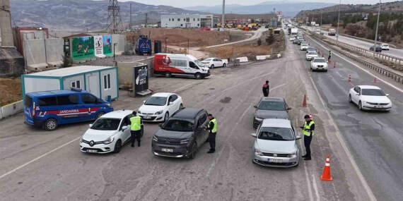 Ara tatil ve bayram birleşti: 43 ilin geçiş noktasında trafik denetimleri artırıldı