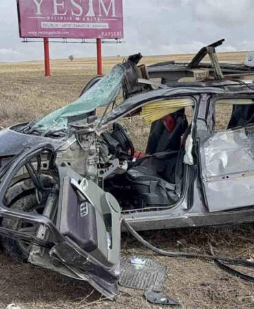 Babasından izinsiz aldığı otomobille kaza yaptı: 1 ölü, 3 yaralı