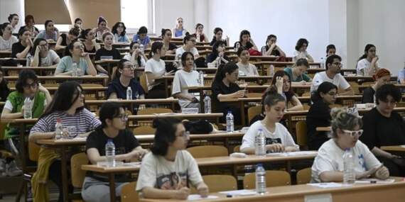 YKS başvuruları 2,4 milyona geriledi: Barınma ve eğitim giderleri gençleri üniversiteden vazgeçiriyor