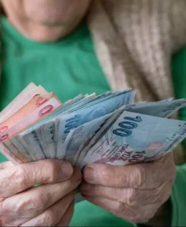 Emekliler ve yaşlılar dikkat: 65 Yaş aylığı alanlar bayram ikramiyesi alacak mı?
