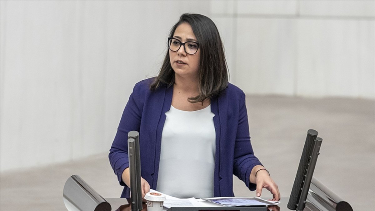 Sera Kadıgil’den Yusuf Tekin’e soru önergesi: Üniversite eğitiminin üç yıla indirilmesindeki amaç nedir?