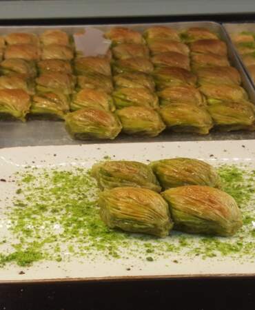 Bir devir kapanıyor: Baklavacı Faruk Güllü satılıyor