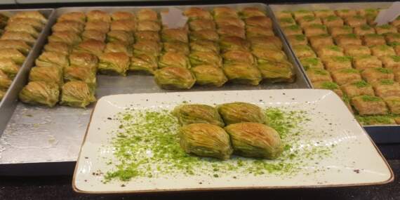 Bir devir kapanıyor: Baklavacı Faruk Güllü satılıyor