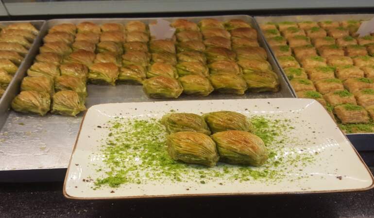 Bir devir kapanıyor: Baklavacı Faruk Güllü satılıyor