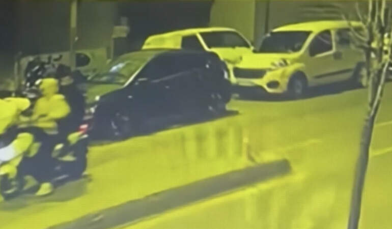 Kağıthane’de sokak ortasında silahlı saldırı: ‘Ne bakıyorsun deyince ayaklarına sıktık’