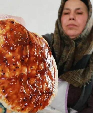 Konya’da asırlardır yapılıyor! Arife günü pişiyor, bayramda dağıtılıyor! Misafirlerin olmazsa olması