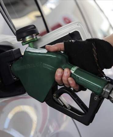 Benzine zam geldi: Eşel mobil devrede